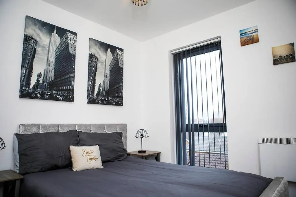 Stylish Two-Bedroom Salford Quays Apartment-1